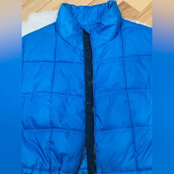 Calvin Klein Performance Cropped Mock-Neck Zip-Up Vest - Picture 9 of 16